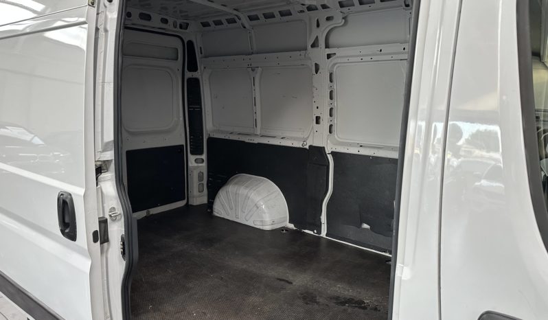 Peugeot Boxer 335 BlueHDi 140 L2H2 PM-TM completo
