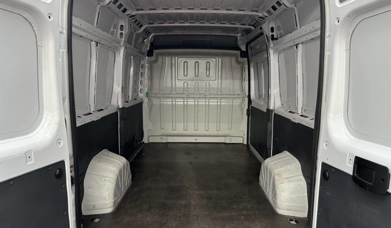 Peugeot Boxer 335 BlueHDi 140 L2H2 PM-TM completo