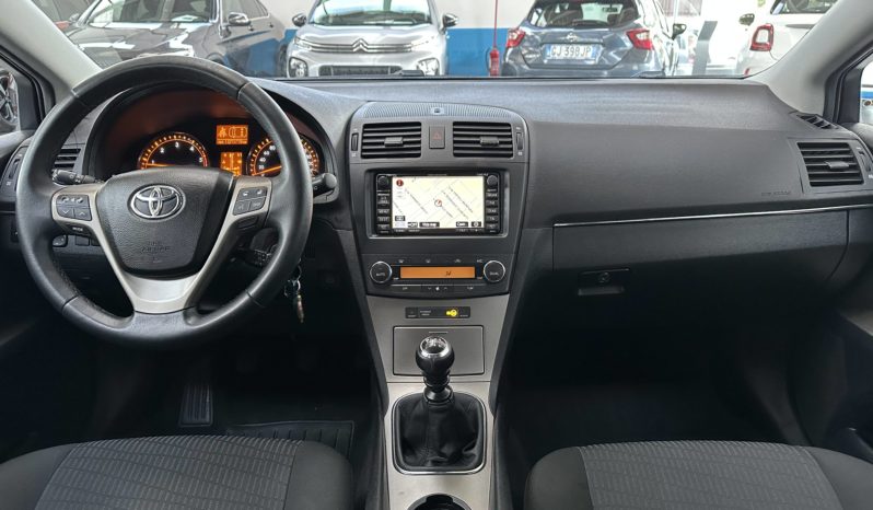 Toyota Avensis 2.0 d-4d Executive completo