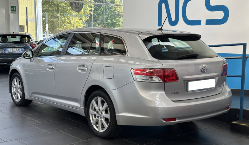 Toyota Avensis 2.0 d-4d Executive completo