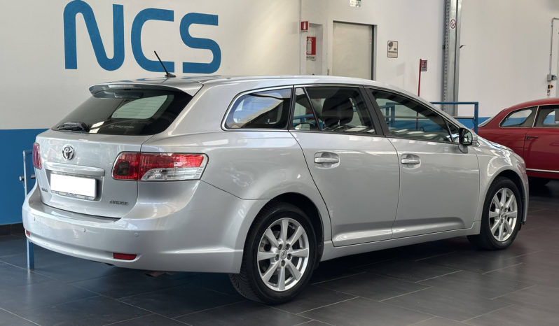 Toyota Avensis 2.0 d-4d Executive completo